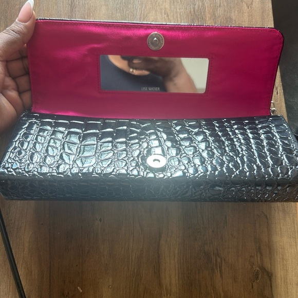 Designer Lise watier leather clutch - Picture 2 of 5